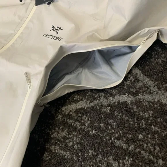 Arcteryx BETA LT Jacket Men’s Large - Picture 4 of 6
